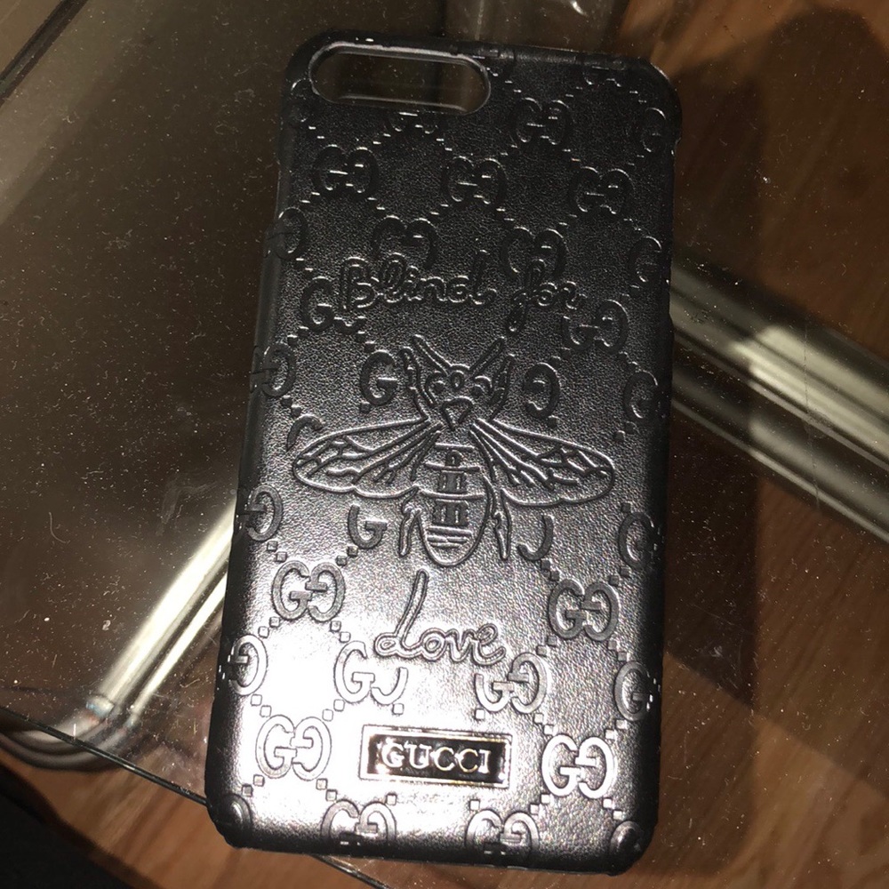 GUCCI blind for love new unused case!